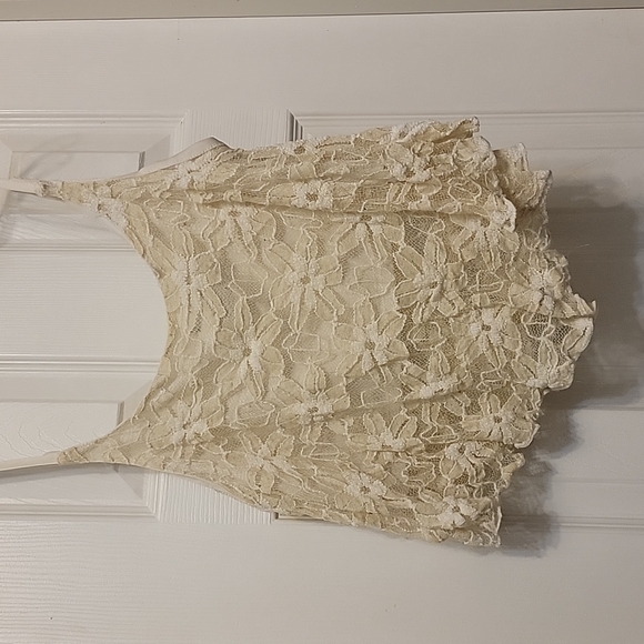 Lace cream cropped tank top in size XL - Picture 2 of 3